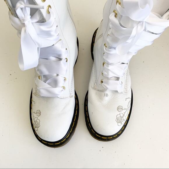 Dr. Martens RARE wedding 1c57 rose etched tall 14 hole ribbon laced boots - Picture 6 of 16
